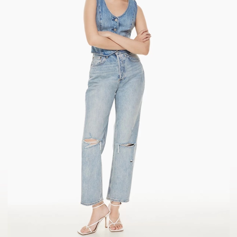 Aritzia Denim Forum Sz 26 The Joni High Rise Loose Straight Leg Distressed Jean